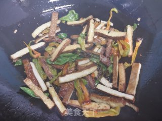 辣椒青蒜炒干子的做法步骤：5