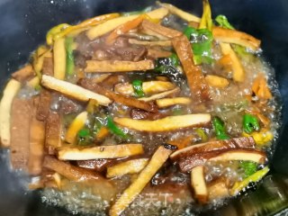 辣椒青蒜炒干子的做法步骤：6