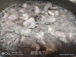 牛腩烧黄瓜的做法步骤：1