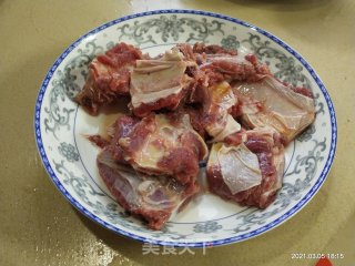 牛排骨汤的做法步骤：1
