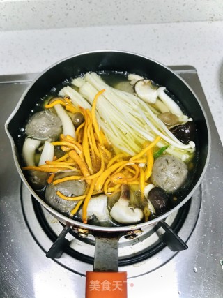 牛肉丸菌菇汤的做法步骤：4