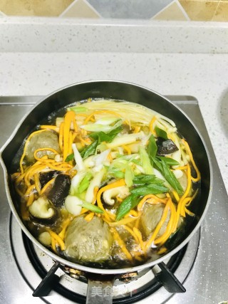 牛肉丸菌菇汤的做法步骤：6