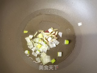 螺丝椒炒口蘑的做法步骤：5