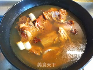 自制美味酱牛肉的做法步骤：2