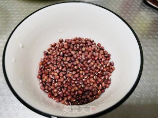甜甜蜜蜜的红豆汤圆粥的做法步骤：1