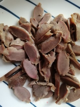 香辣鸡胗的做法步骤：1