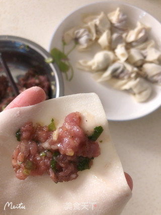 大肉云吞的做法步骤：1