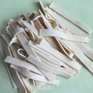 豆皮拌马兰头的做法步骤：2