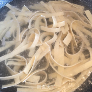 豆皮拌马兰头的做法步骤：3