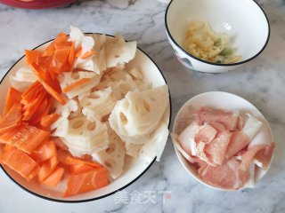 藕片炒胡萝卜的做法步骤：2