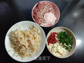 萝卜干炒肉的做法步骤：1