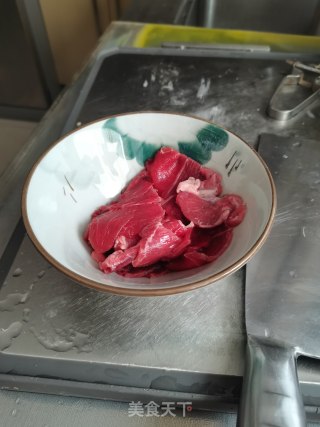 金针菇肥牛的做法步骤：2