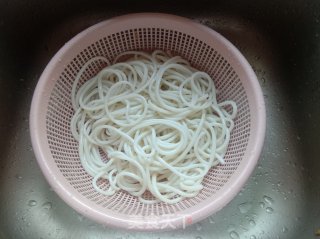 香菇鸡蛋米粉的做法步骤：1