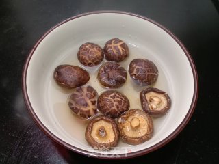 香菇鸡蛋米粉的做法步骤：2