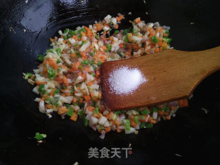 虾仁时蔬炒饭的做法步骤：11