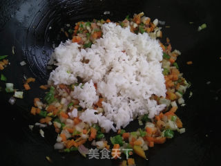 虾仁时蔬炒饭的做法步骤：12