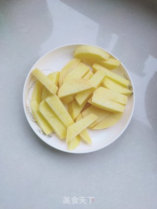 土豆条烧鸡翅的做法步骤：3