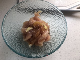香煎鸡胸肉的做法步骤：3