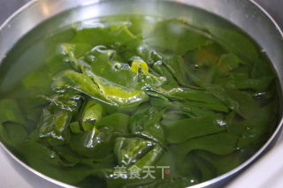 筒骨裙带菜冬瓜汤+玉米饭的做法步骤：3