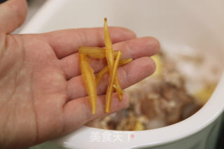 筒骨裙带菜冬瓜汤+玉米饭的做法步骤：6