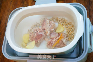 筒骨裙带菜冬瓜汤+玉米饭的做法步骤：8