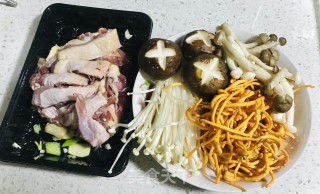 菌菇鸭汤的做法步骤：2