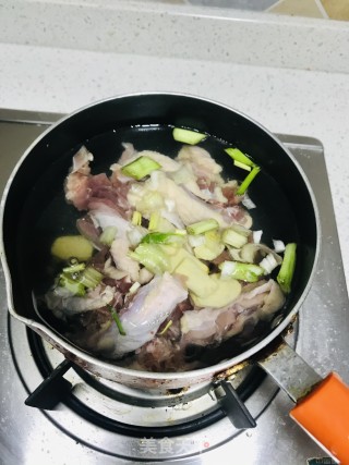 菌菇鸭汤的做法步骤：3