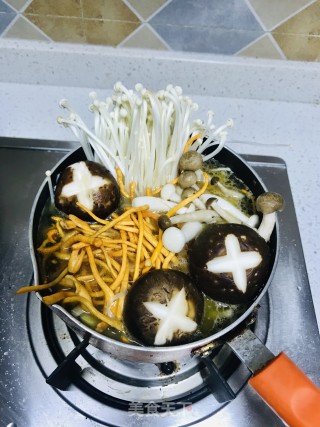 菌菇鸭汤的做法步骤：5