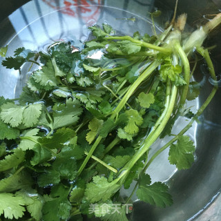 香菜生姜枸杞水的做法步骤：2