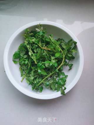 花椒芽鸡蛋饼的做法步骤：1
