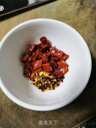 折耳根炒肉丝的做法步骤：4
