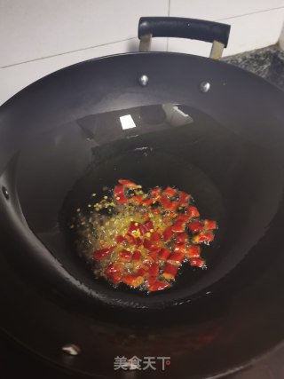 折耳根炒肉丝的做法步骤：6