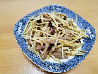 折耳根炒肉丝的做法步骤：12