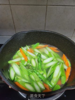 芦笋炒牛肉的做法步骤：5