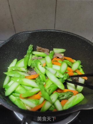 芦笋炒牛肉的做法步骤：10