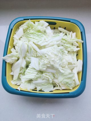 鸡块白菜炖粉条的做法步骤：1