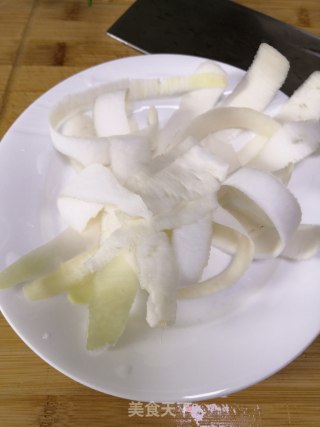 红油萝卜皮的做法步骤：1