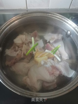 虫草花竹荪鲍鱼煲鸡汤的做法步骤：7