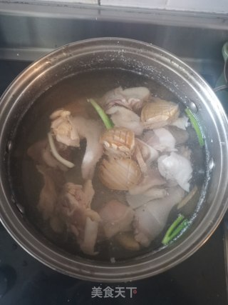 虫草花竹荪鲍鱼煲鸡汤的做法步骤：8