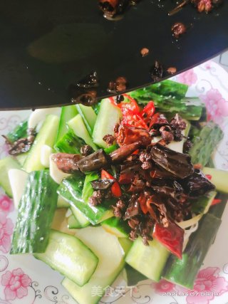 炝拌黄瓜的做法步骤：6