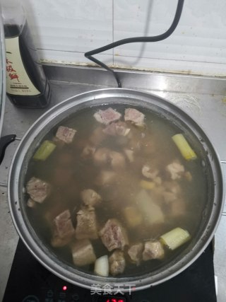 红烧香辣牛腩的做法步骤：2