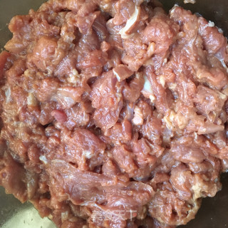 青椒葱丝炒羊肉的做法步骤：4