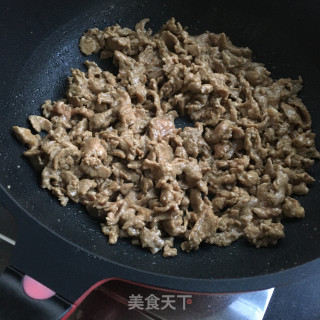 青椒葱丝炒羊肉的做法步骤：6