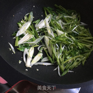 青椒葱丝炒羊肉的做法步骤：7