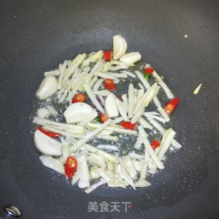 茶树菇焖腊鸡的做法步骤：4