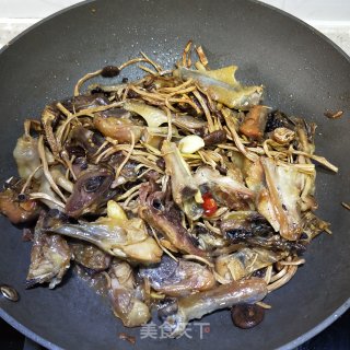 茶树菇焖腊鸡的做法步骤：8