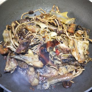 茶树菇焖腊鸡的做法步骤：9