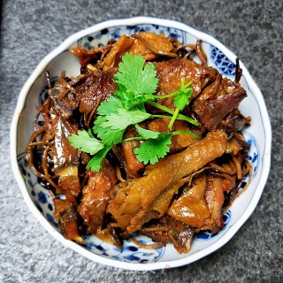 茶树菇焖腊鸡的做法步骤：12