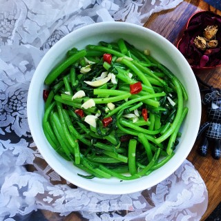 茶油蒜香茼蒿的做法步骤：9