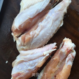 辣酱娃娃菜鸡翅焖锅的做法步骤：3